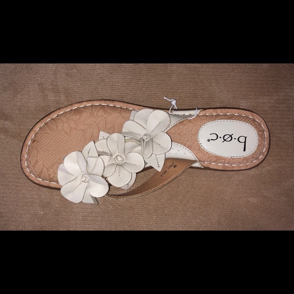b.o.c. Cream Leather Sandals with Floral Accents - Picture 4 of 4